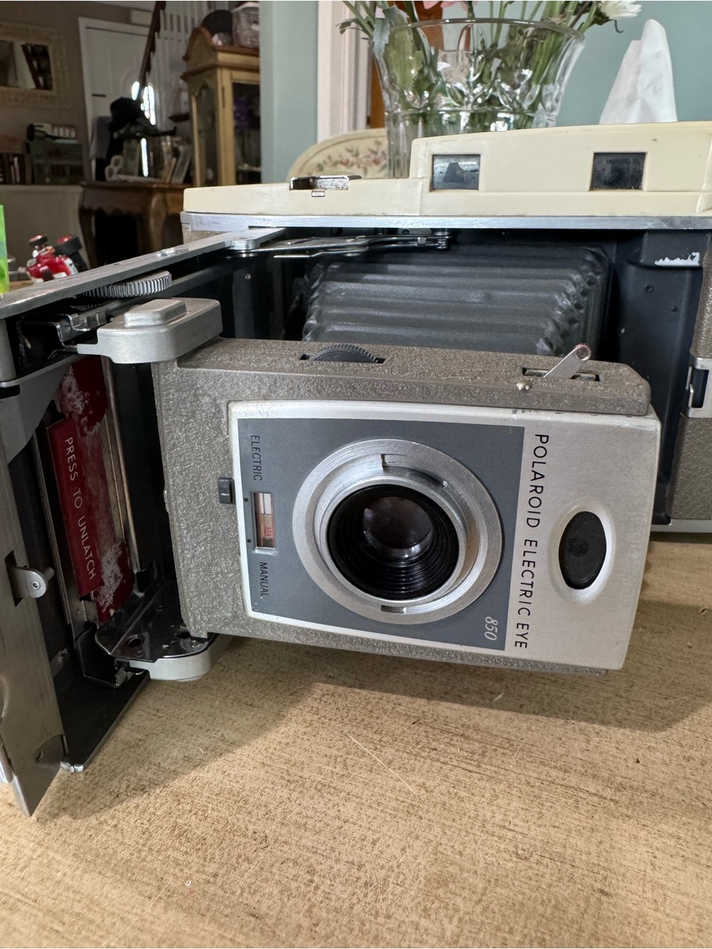 Vintage Polaroid 850 Electric Eye Land Camera